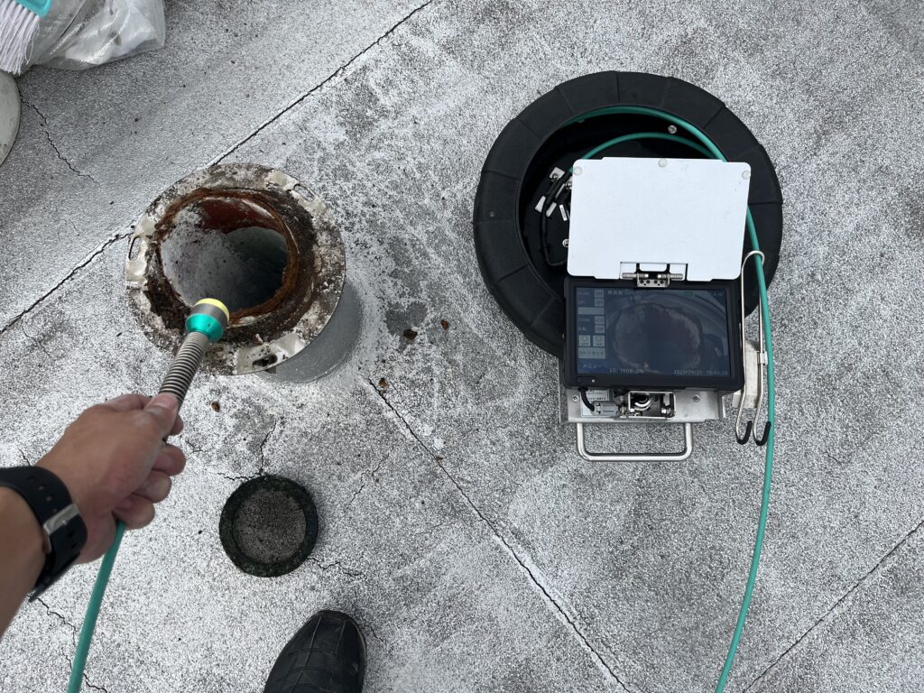 画像：排水通気管内視鏡調査