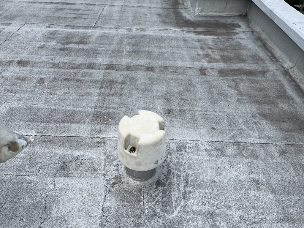 画像：屋上排水通気管