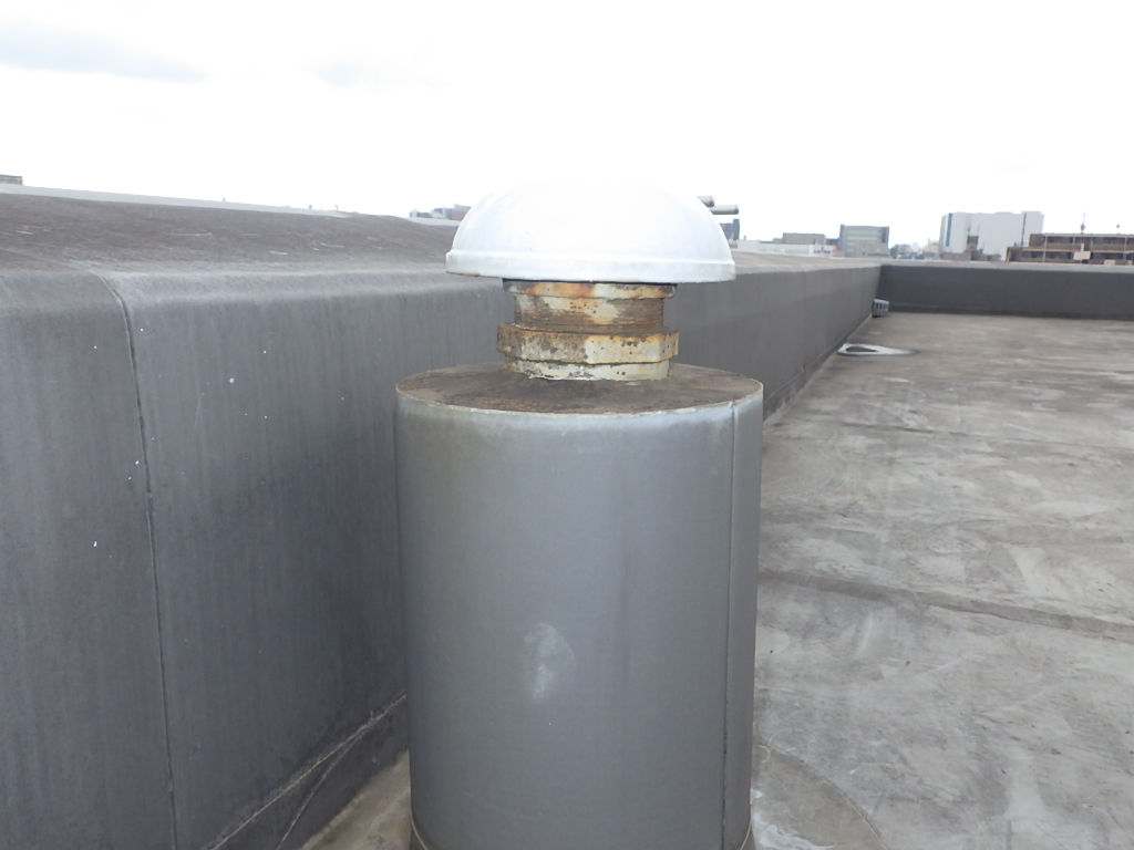 画像：屋上排水管通気