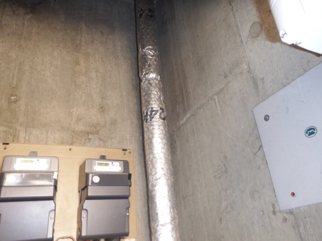 画像：既存給水管　PS内