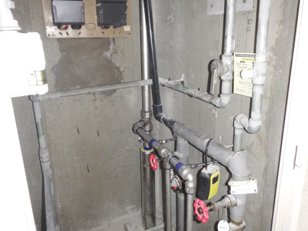 画像：新設給水管　PS内