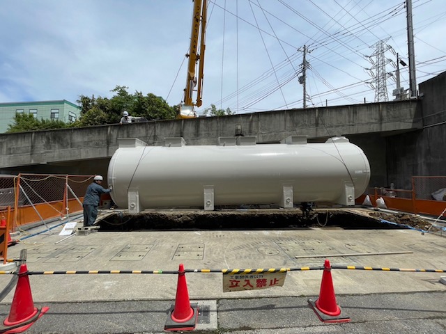 画像：新規浄化槽搬入