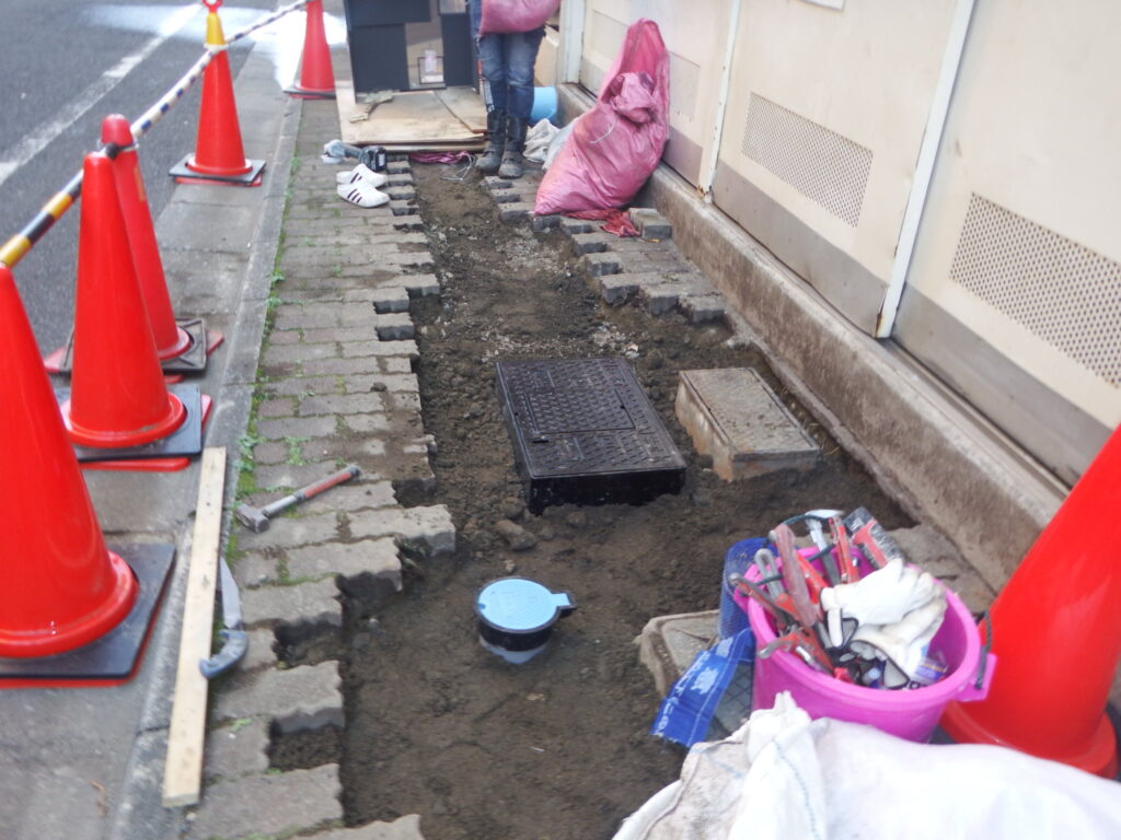 画像：新規埋設給水管埋め戻し