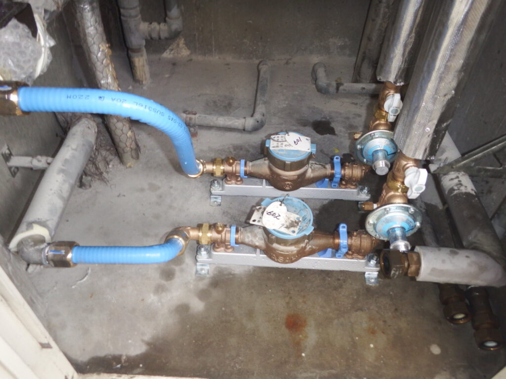 画像：新設給水管　PS内